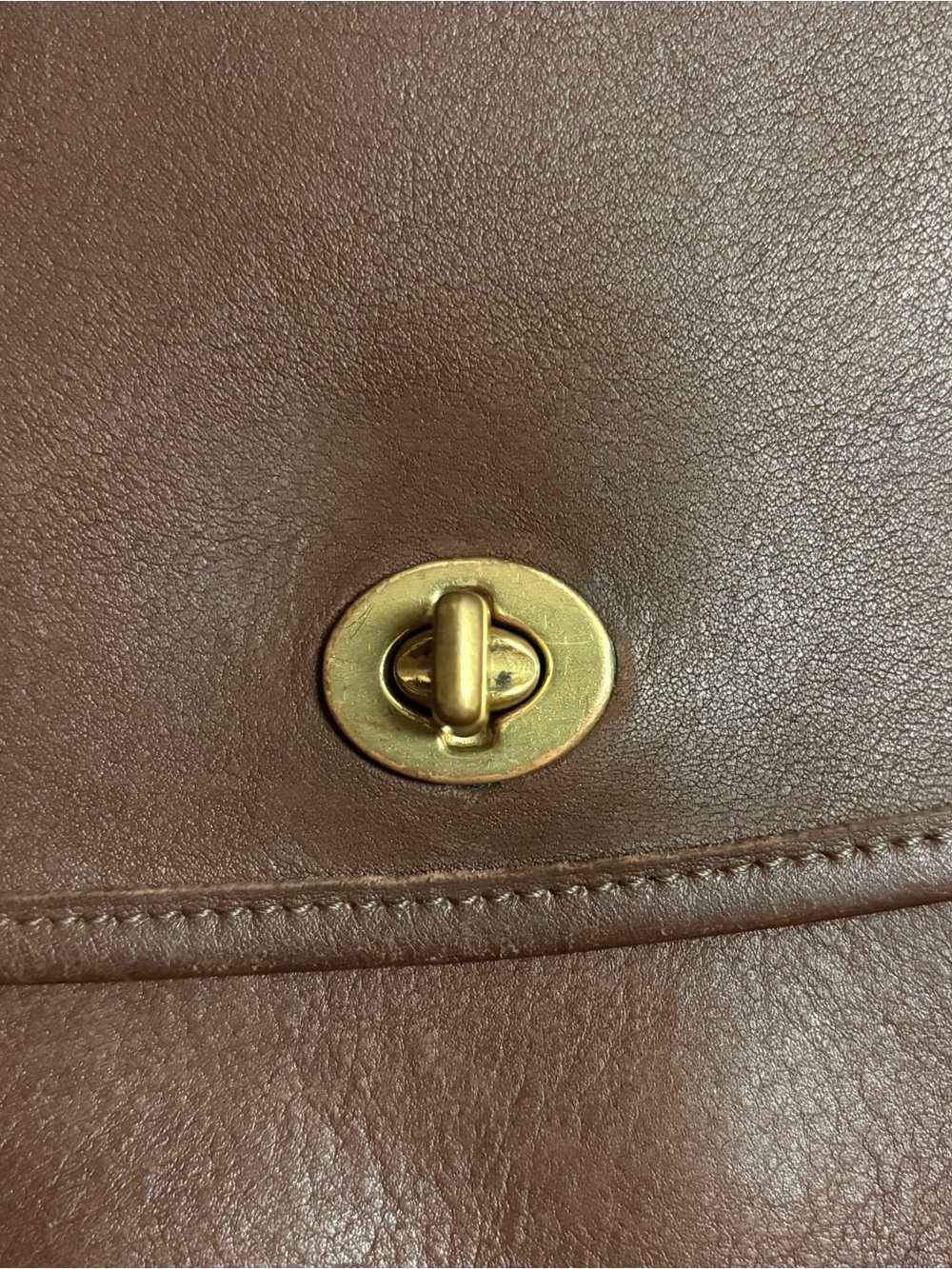 Vtg 9790 Brown Leather Saddle Bag Turnlock Adjustable Strap - Picture 13 of 14